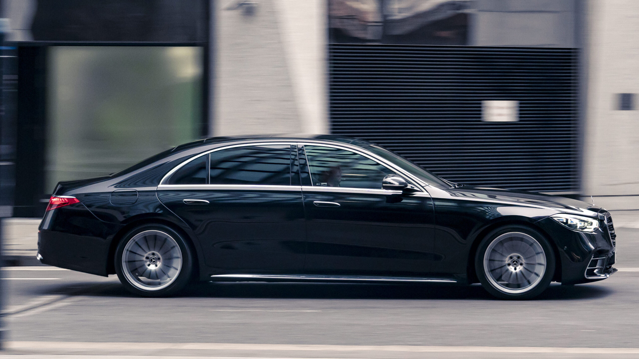 Mercedes-S580e-UK-13_yxv4ii